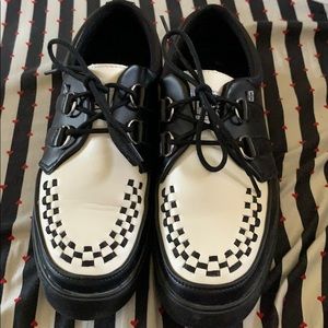 TUK tuxedo creepers